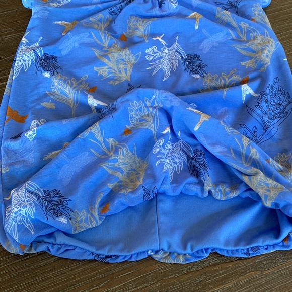 2/$25. Rickis periwinkle blue printed top with polyester lining in size XS. - Picture 4 of 8